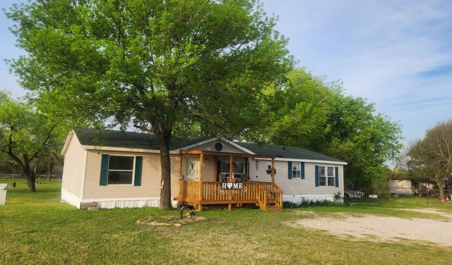 7241 S Interstate 45 Service Rd, Alba, TX 75119 - 3 Beds, 2 Bath