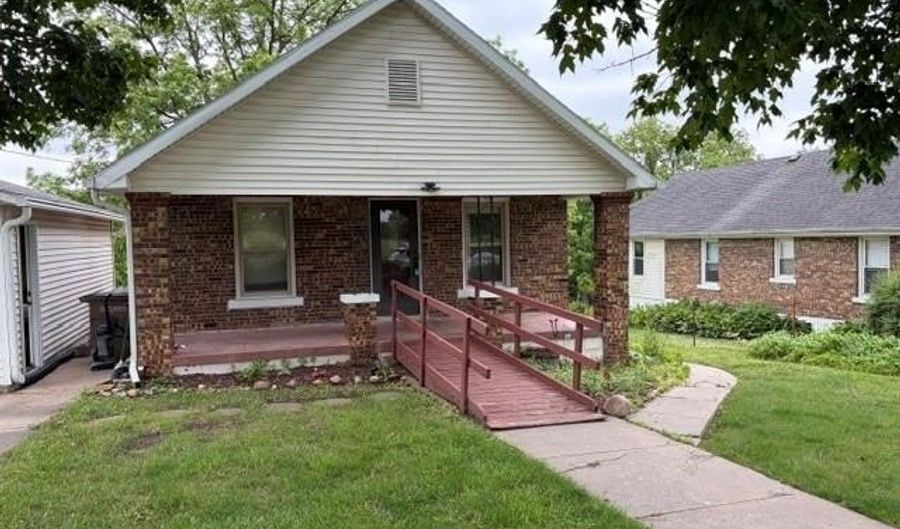1300 John St, Atchison, KS 66002 - 3 Beds, 1 Bath