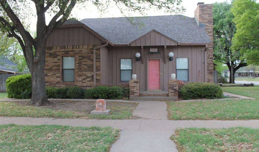 132 N Jacobs St, Albany, TX 76430 - 3 Beds, 2 Bath