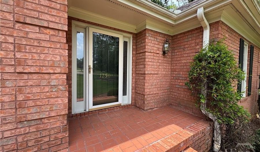1250 Chaddwyck Dr, Athens, GA 30606 - 3 Beds, 2 Bath