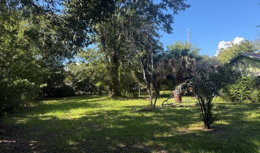 128 16th St, Apalachicola, FL 32320 - 3 Beds, 1 Bath