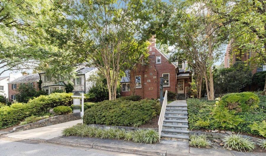 5013 WORTHINGTON Dr, Bethesda, MD 20816 - 3 Beds, 3 Bath