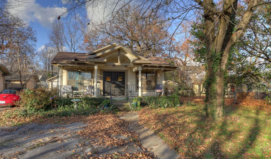 614 E 14th St, Baxter Springs, KS 66713 - 2 Beds, 1 Bath