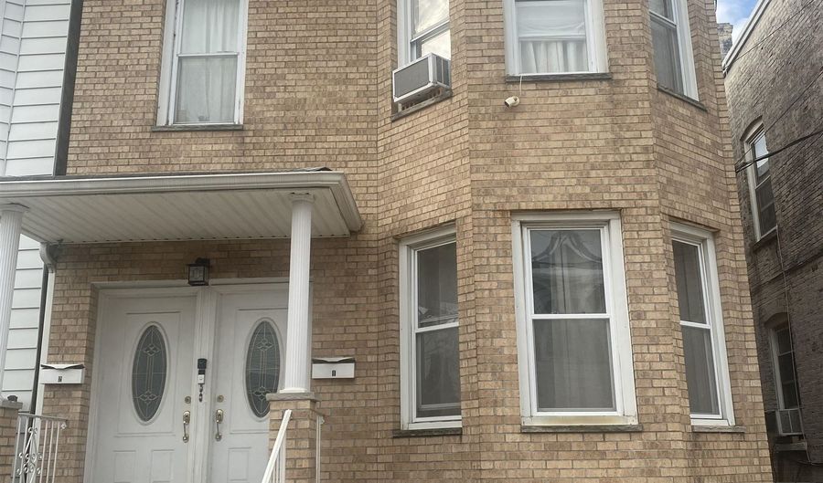 122 W 20TH St, Bayonne, NJ 07002 - 3 Beds, 1 Bath