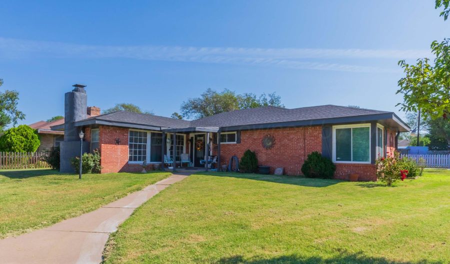 2041 S Travis St, Amarillo, TX 79109 - 3 Beds, 2 Bath