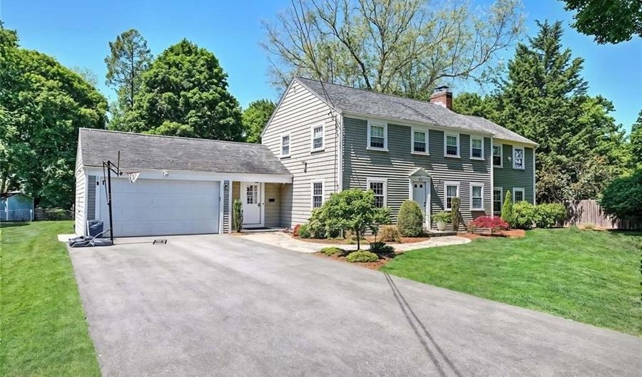 29 Melrose Ave, Barrington, RI 02806 - 4 Beds, 5 Bath