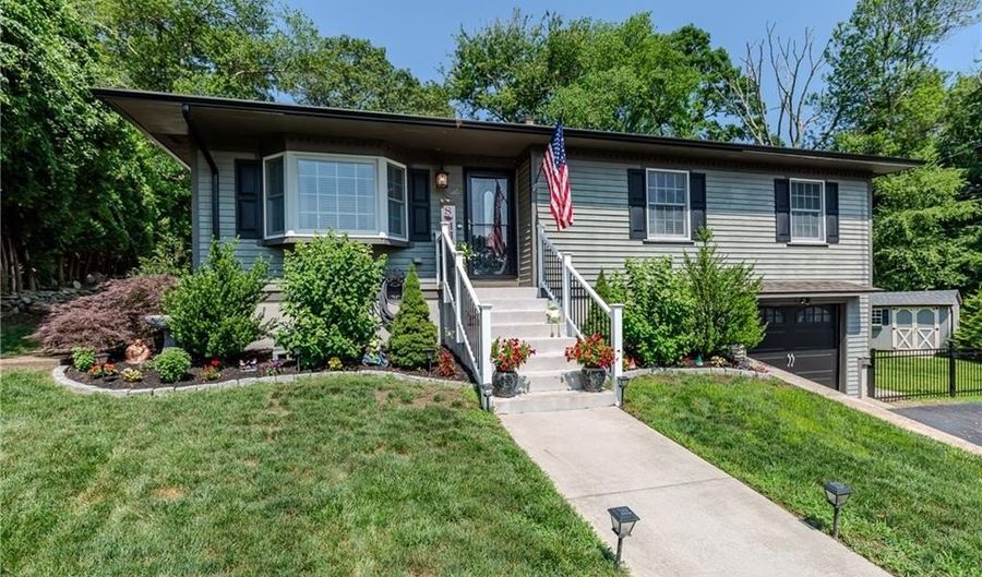 30 Warren Ave, Johnston, RI 02919 - 3 Beds, 2 Bath