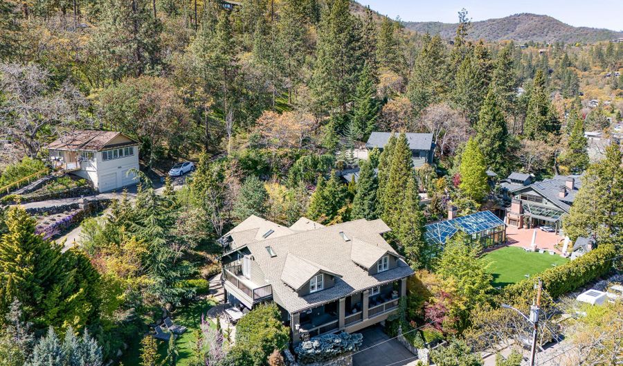 300 Vista St, Ashland, OR 97520 - 4 Beds, 4 Bath