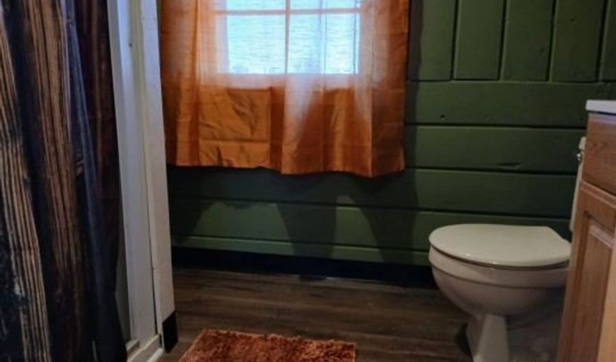 1400 W 11th St, Alturas, CA 96101 - 4 Beds, 6 Bath