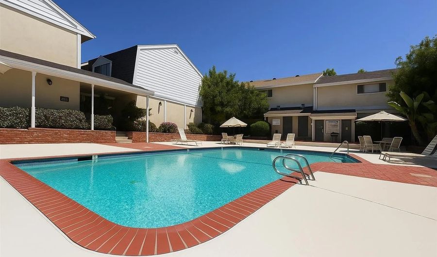4800 Williamsburg Ln 216, La Mesa, CA 91942 - 2 Beds, 2 Bath