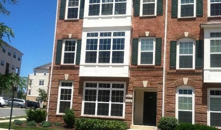 42668 HOLLYHOCK Ter 12G, Ashburn, VA 20148 - 3 Beds, 3 Bath