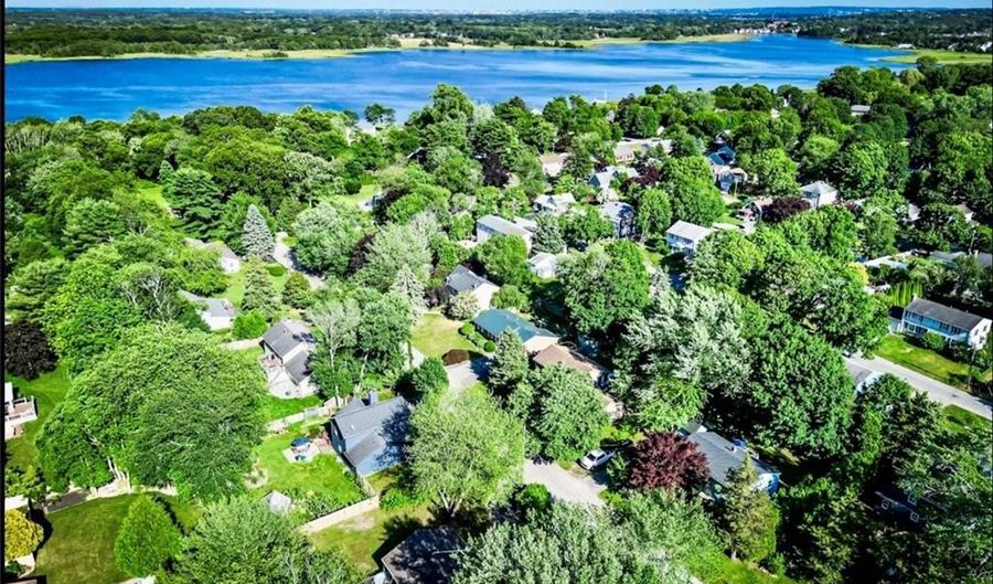 4 Burr Ave, Barrington, RI 02806 - 3 Beds, 2 Bath
