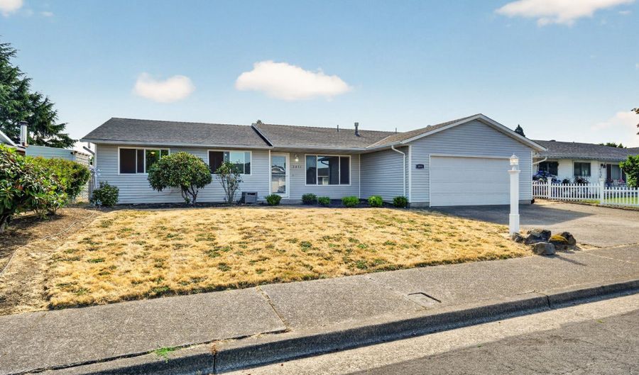 2051 LAFAYETTE St, Albany, OR 97322 - 3 Beds, 3 Bath