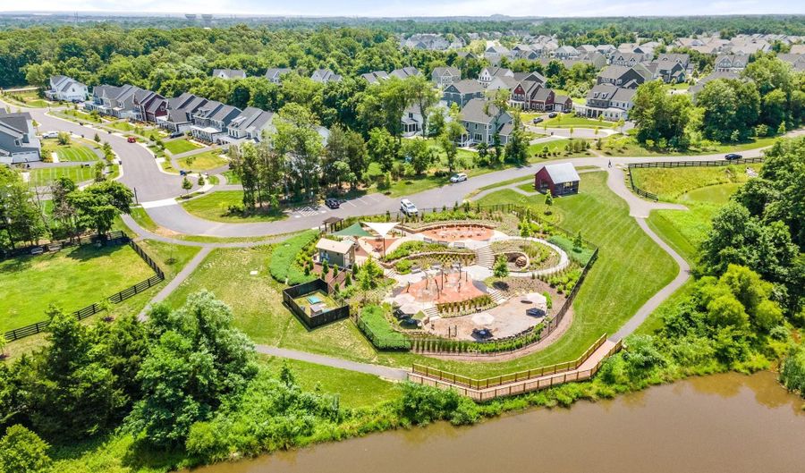 40777 FOXTAIL FIELDS Dr, Aldie, VA 20105 - 6 Beds, 6 Bath