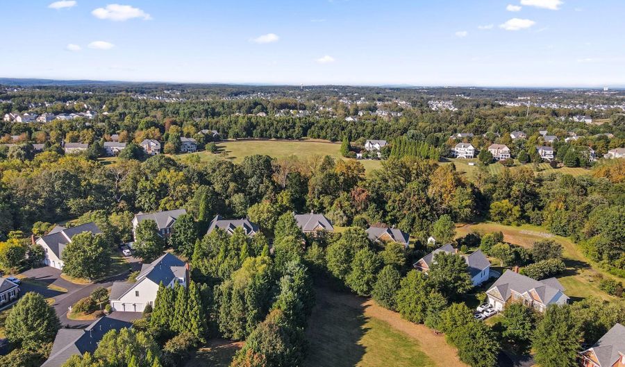 24188 SPRING MEADOW Cir, Aldie, VA 20105 - 4 Beds, 5 Bath