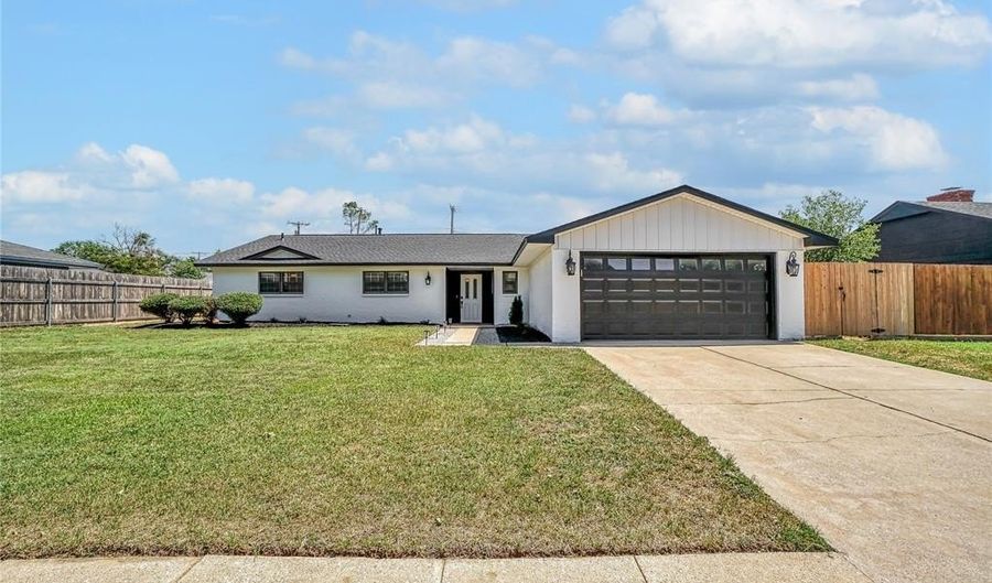 404 Comanche Trl, Altus, OK 73521 - 4 Beds, 3 Bath