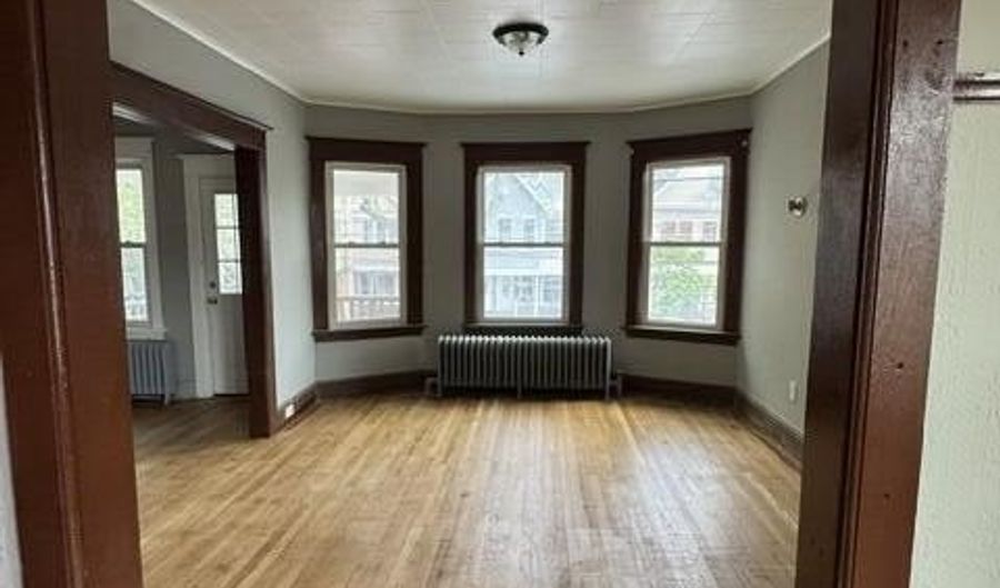 22 Morris St, Albany, NY 12208 - 6 Beds, 2 Bath