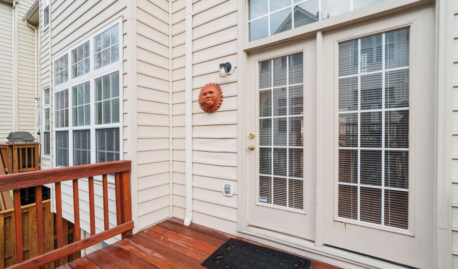 431 STANTON Pl, Alexandria, VA 22304 - 2 Beds, 3 Bath