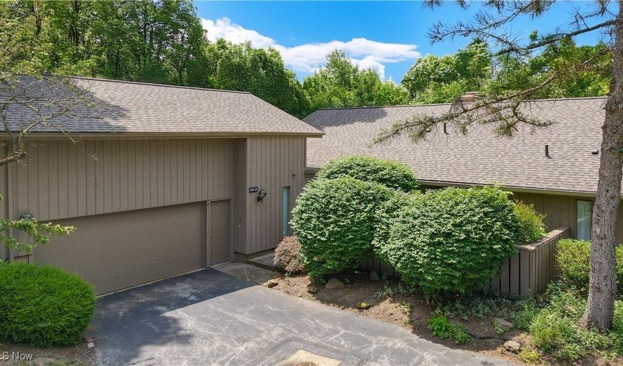 686-20 Fairington Ln, Aurora, OH 44202 - 3 Beds, 3 Bath