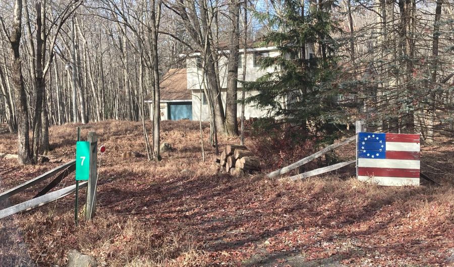 7 Wintergreen Ct, Albrightsville, PA 18210 - 3 Beds, 2 Bath