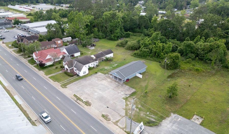 298 S Main St, Baxley, GA 31513 - 3 Beds, 2 Bath