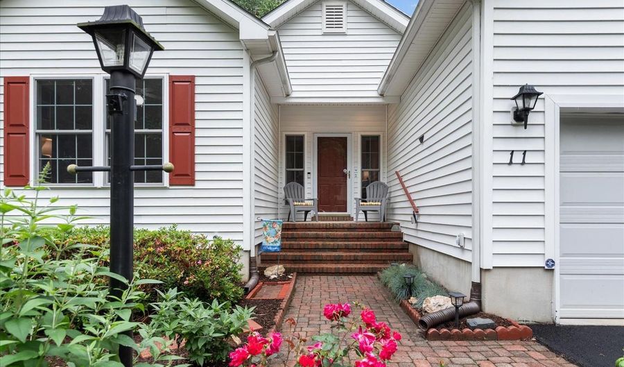 11 BURR HILL Dr, Berlin, MD 21811 - 3 Beds, 2 Bath