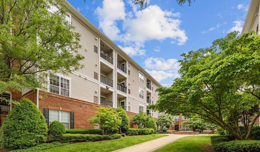 4862 EISENHOWER Ave 273, Alexandria, VA 22304 - 1 Beds, 1 Bath