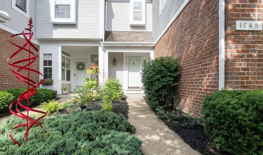1045 Wittshire Cir, Anderson Twp., OH 45255 - 2 Beds, 4 Bath