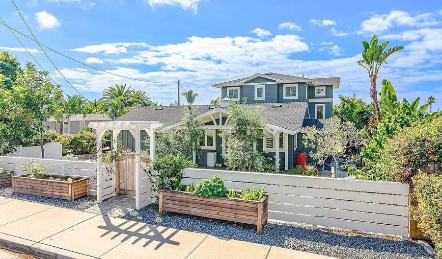 3735 Monroe St, Carlsbad, CA 92008 - 3 Beds, 3 Bath