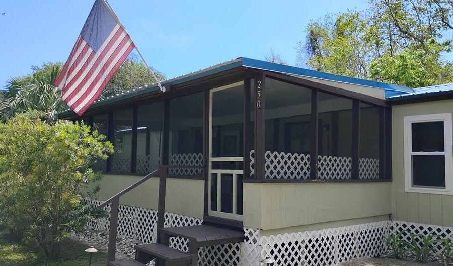 250 Bobby Cato St, Apalachicola, FL 32320 - 3 Beds, 2 Bath