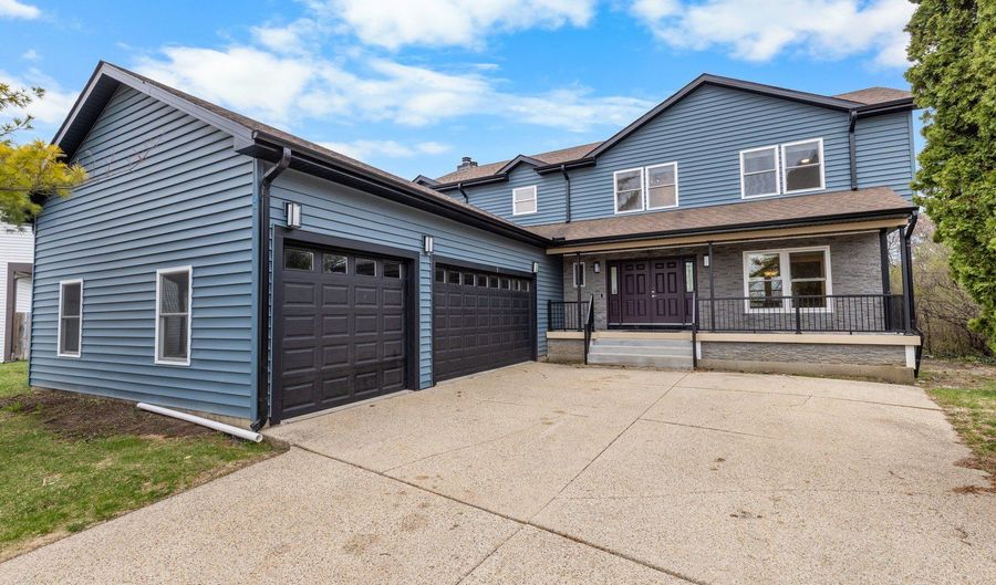 330 OAK HILL Ct, Antioch, IL 60002 - 5 Beds, 4 Bath