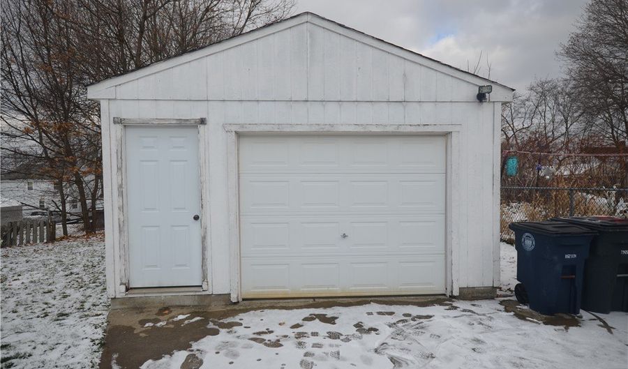 941 Austin Ave, Akron, OH 44306 - 2 Beds, 1 Bath