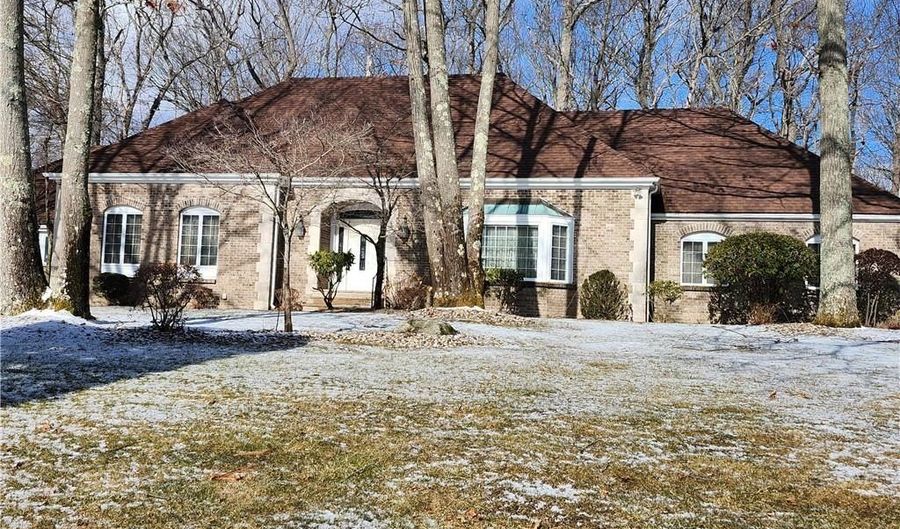 31 Lennon Rd, Lincoln, RI 02865 - 3 Beds, 3 Bath