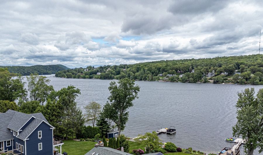 75 N Lake Shore Dr, Brookfield, CT 06804 - 3 Beds, 2 Bath