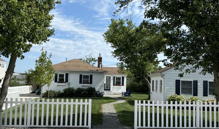 86 Bridge Ave, Bay Head, NJ 08742 - 2 Beds, 2 Bath