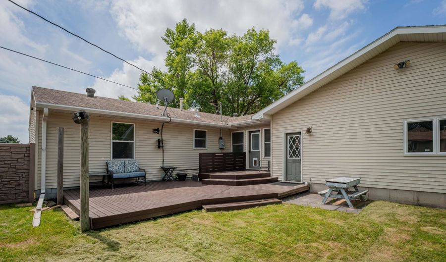 1907 Prospect Ave, Aberdeen, SD 57401 - 3 Beds, 3 Bath
