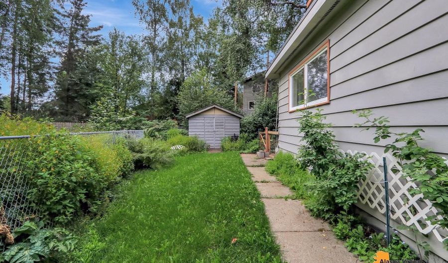 1336 Staubbach Cir, Anchorage, AK 99508 - 4 Beds, 4 Bath