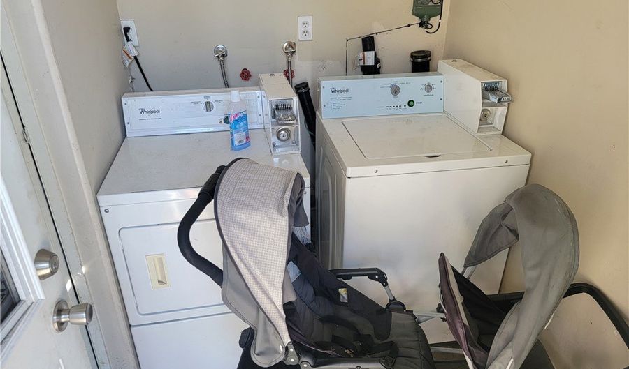 401 W Guinida Ln, Anaheim, CA 92805 - 1 Beds, 1 Bath