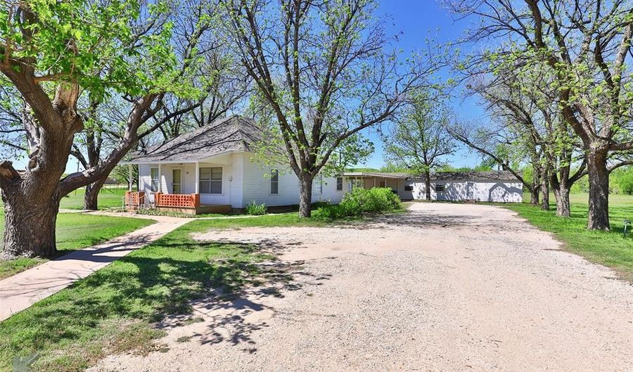1216 Central St, Albany, TX 76430 - 3 Beds, 2 Bath