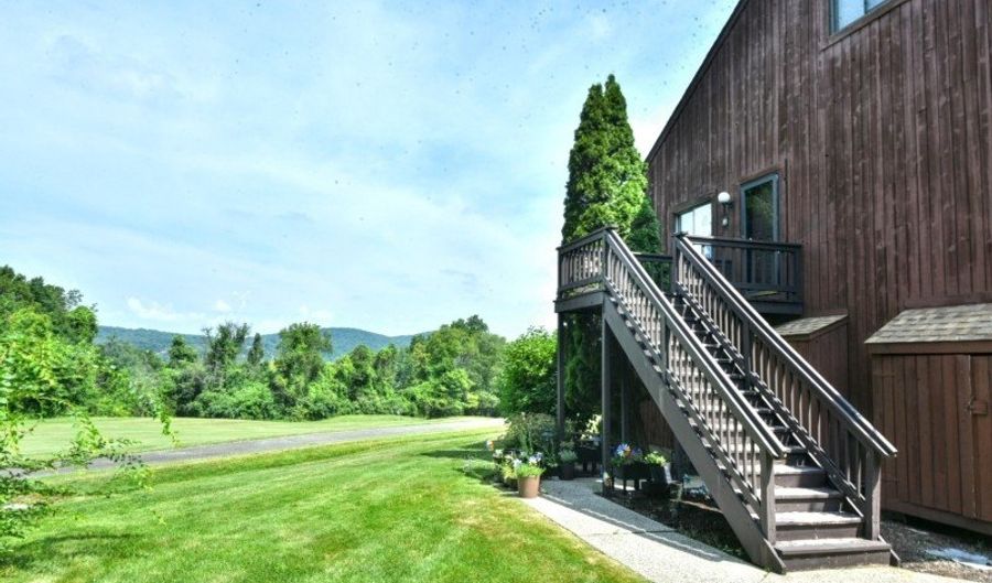 4 Acapulco Princess Pl U8 8, Alloway, NJ 07462 - 3 Beds, 2 Bath