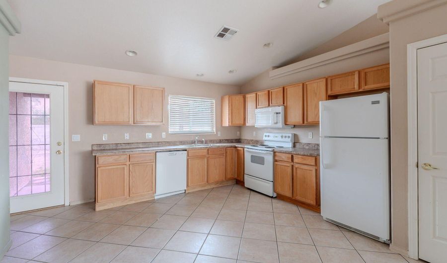 8409 W TERESITA Dr, Arizona City, AZ 85123 - 3 Beds, 2 Bath