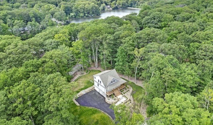 305 Mountainside Dr, Alloway, NJ 07422 - 3 Beds, 3 Bath