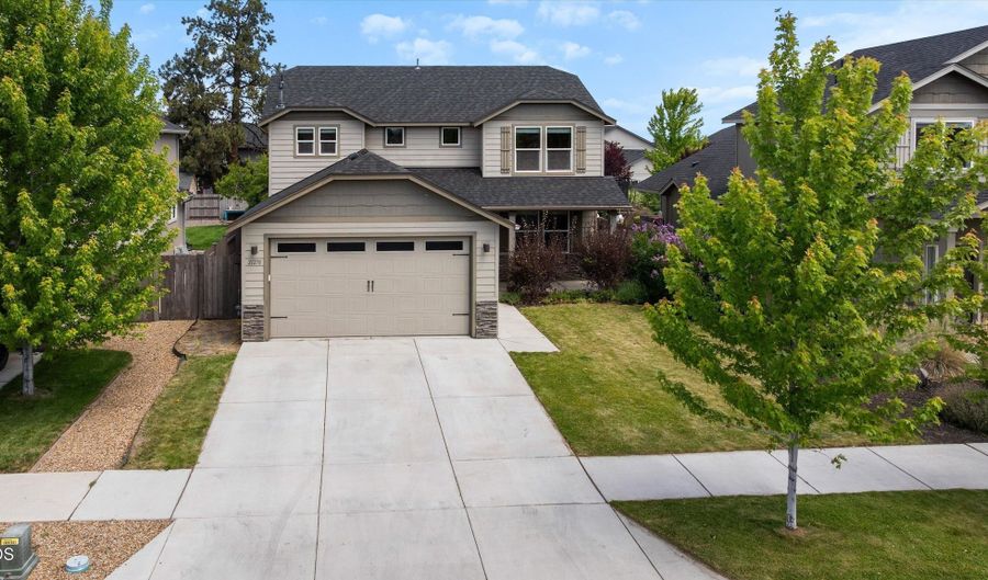 21278 SE Daylily Ave, Bend, OR 97702 - 4 Beds, 3 Bath