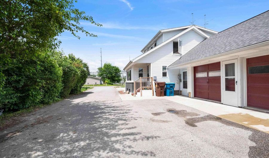 609 Old Brick Rd, Auburn, IN 46706 - 4 Beds, 4 Bath