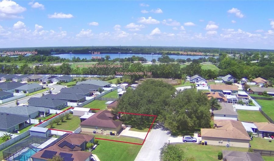 676 BERKLEY POINTE Dr, Auburndale, FL 33823 - 3 Beds, 2 Bath