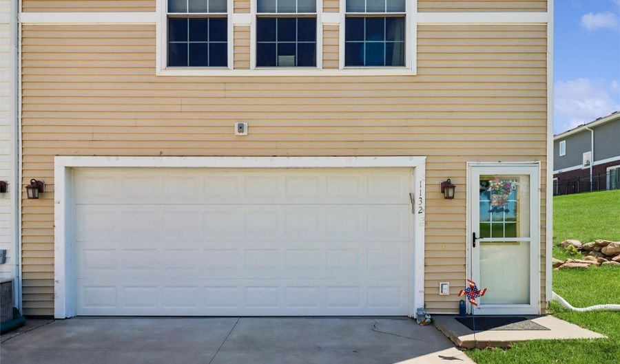 1132 10th Ave NW, Altoona, IA 50009 - 2 Beds, 1 Bath