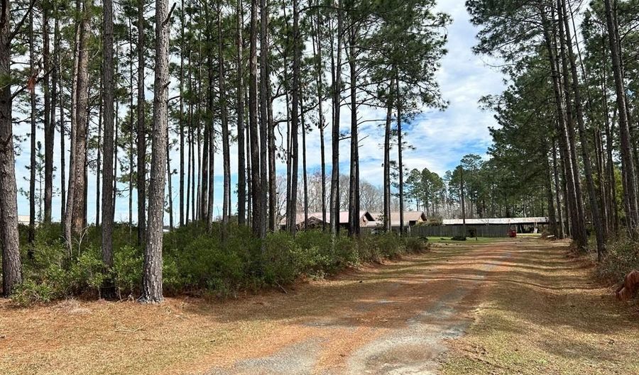 1348 S US HWY 1, Alma, GA 31510 - 2 Beds, 2 Bath
