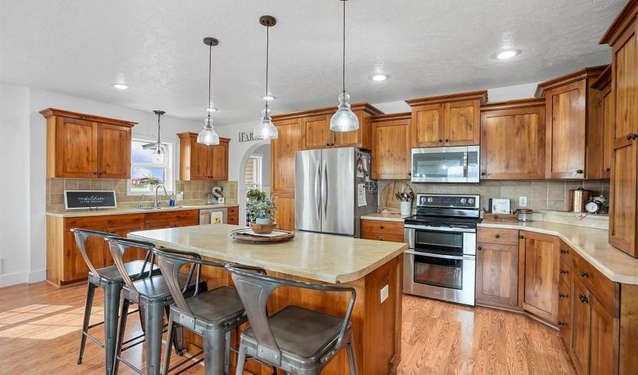 653 E 200 S, Burley, ID 83318 - 4 Beds, 3 Bath