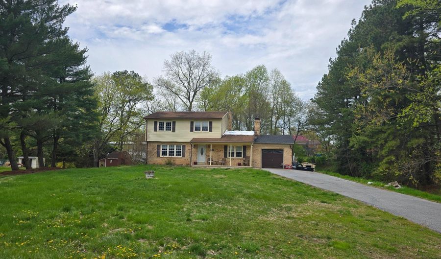 902 CLYDESDALE Dr, Bear, DE 19701 - 4 Beds, 2 Bath