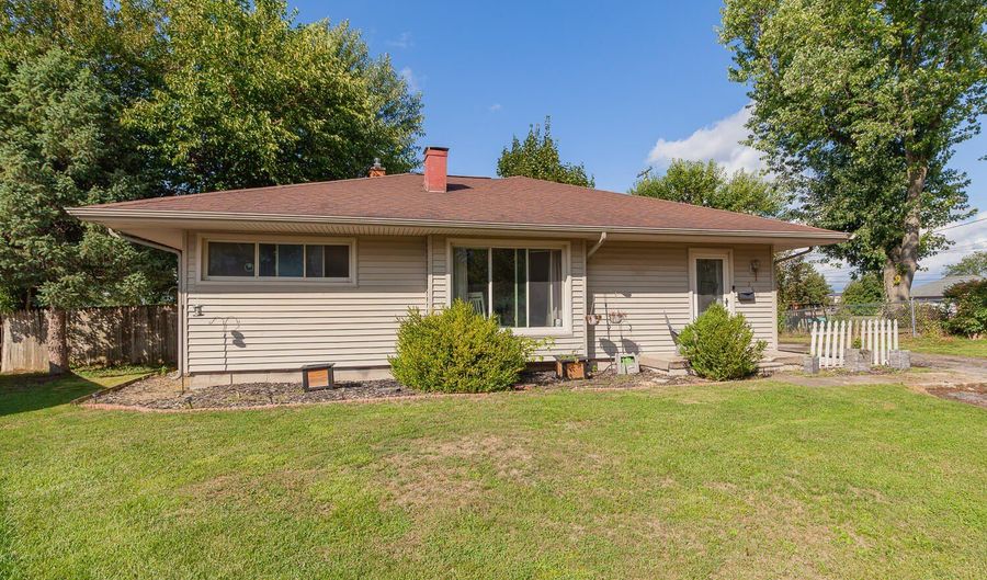 260 Renfrew Ave, Adrian, MI 49221 - 3 Beds, 3 Bath